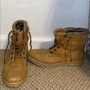 Cliffs ankle high boots